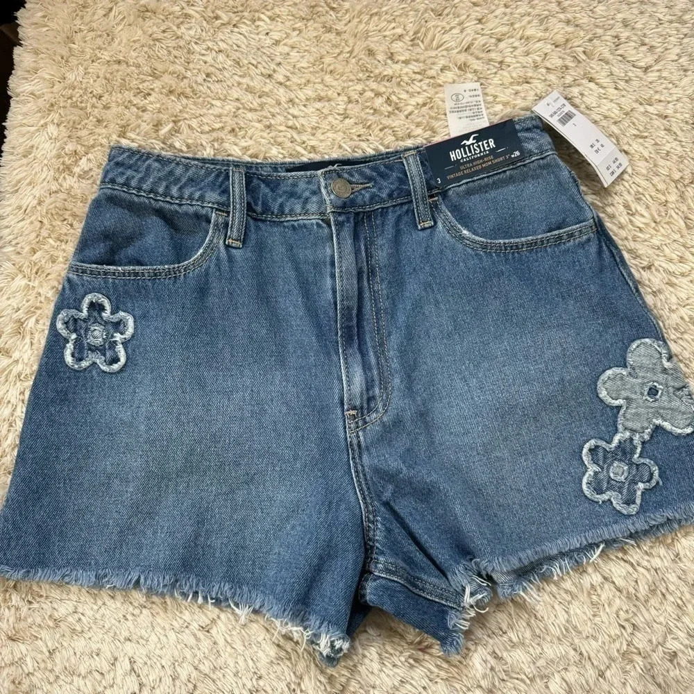 Hollister Womens Ultra high rise Denim Shorts size W26 - Picture 2 of 11